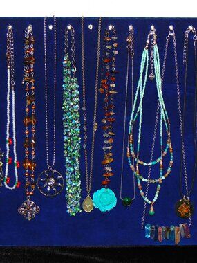 Vintage & Modern Assorted Silver Tone Necklace lot- very nice!